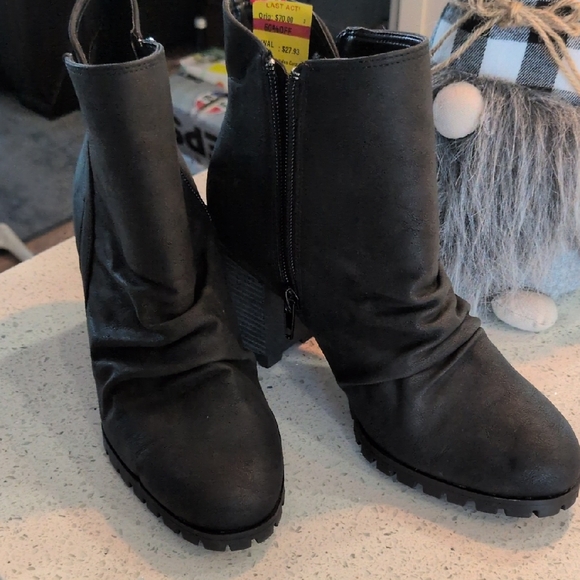 Women's Black Ankle Boots Easy Spirit Size 8 - Picture 1 of 4